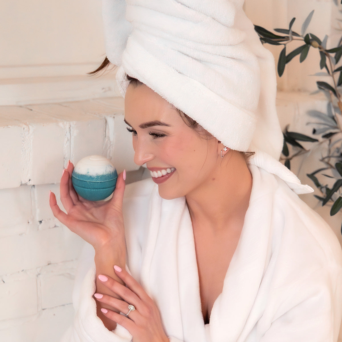 Tahitian Vanilla | Therapy Bomb | Sensual Bubble Bath | Cosset